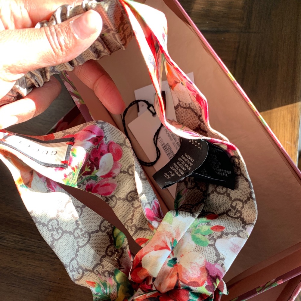 A 100% real female Gucci headband